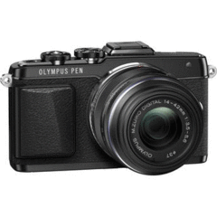 Olympus PEN E-PL7 with 14-42mm f/3.5-5.6 II R Kit